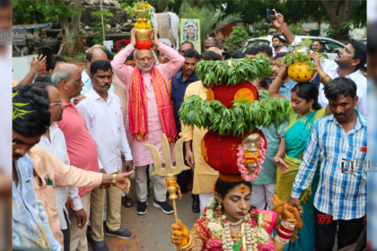 తెలంగాణ బోనాలు - ఉత్సవాల్లో పాల్గొన్న గవర్నర్‌ రాధాకృష్ణన్‌ 16