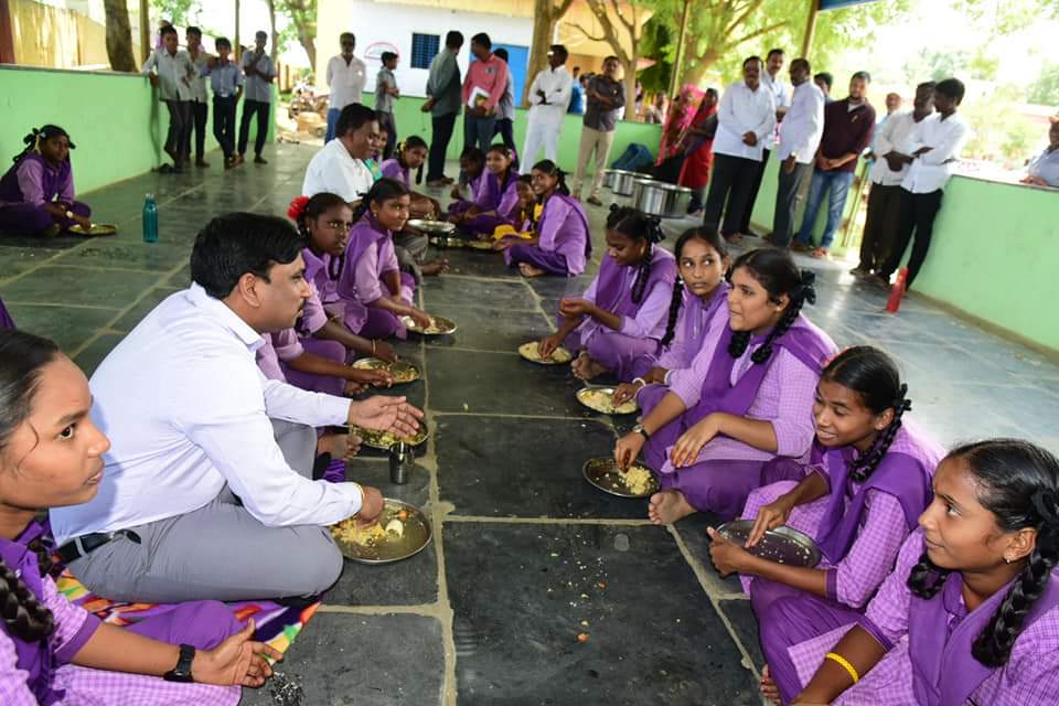 District Collector'S Surprise Inspection Reveals Quality Issues In Education 18