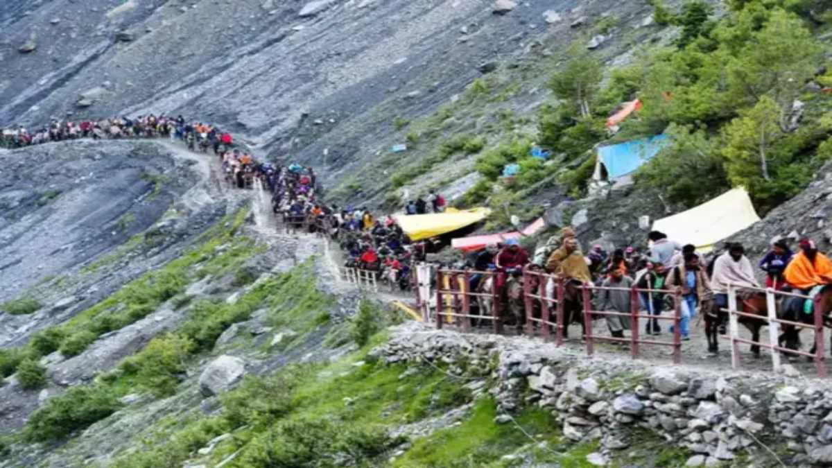 Heavy Rains Halt Amarnath Yatra Temporarily 21