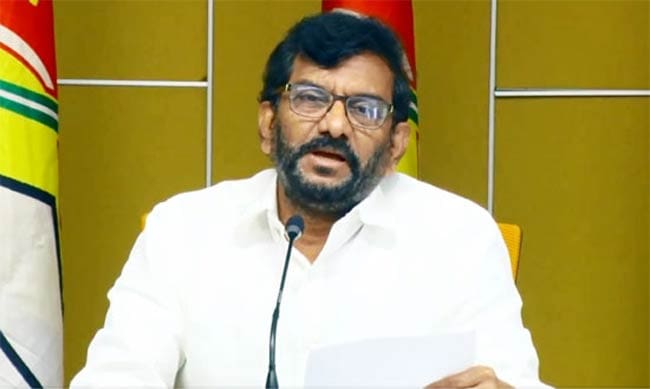 కేసీఆర్, జగన్ లపై టీడీపీ నేత ఘాటు విమర్శలు 47